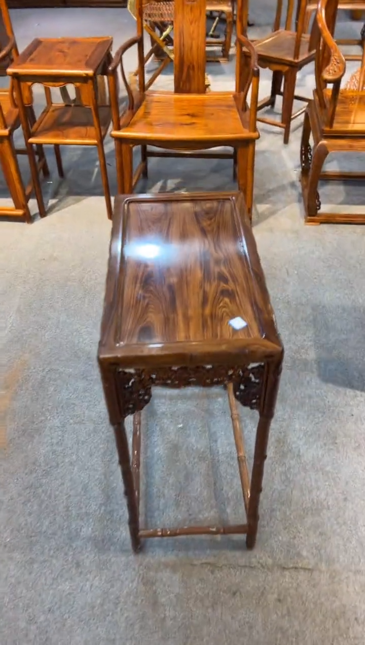 【闪购商品】花梨木类木雕花架一个