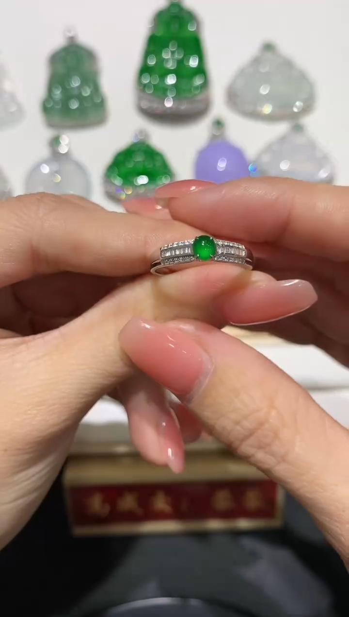 【闪购商品】翡翠吊坠(不含链)18K金镶嵌团购2