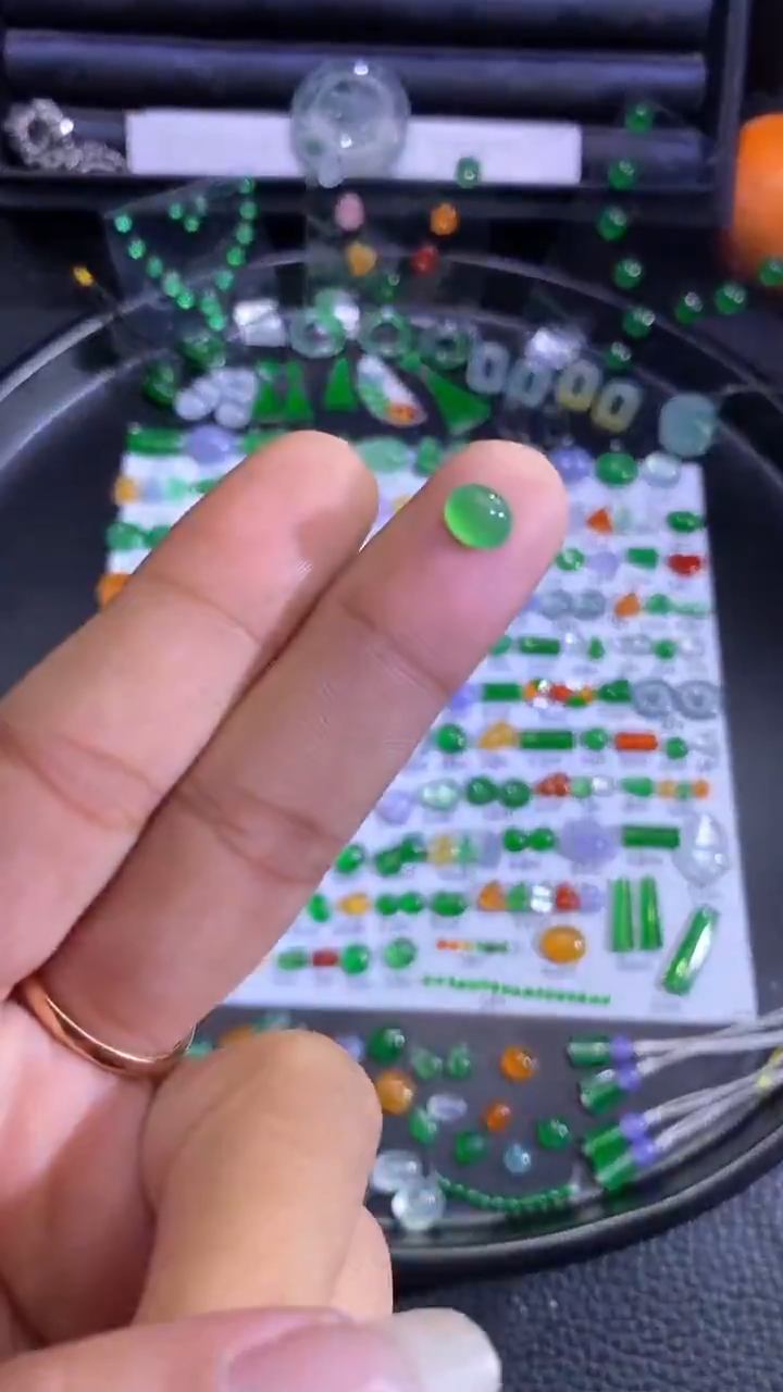 未镶嵌挂件翡翠蛋面