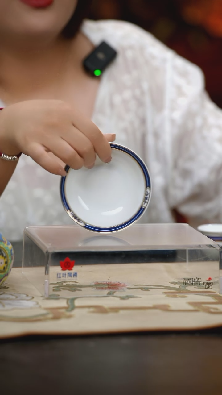 4个微瑕蓝金牡丹4英寸碟