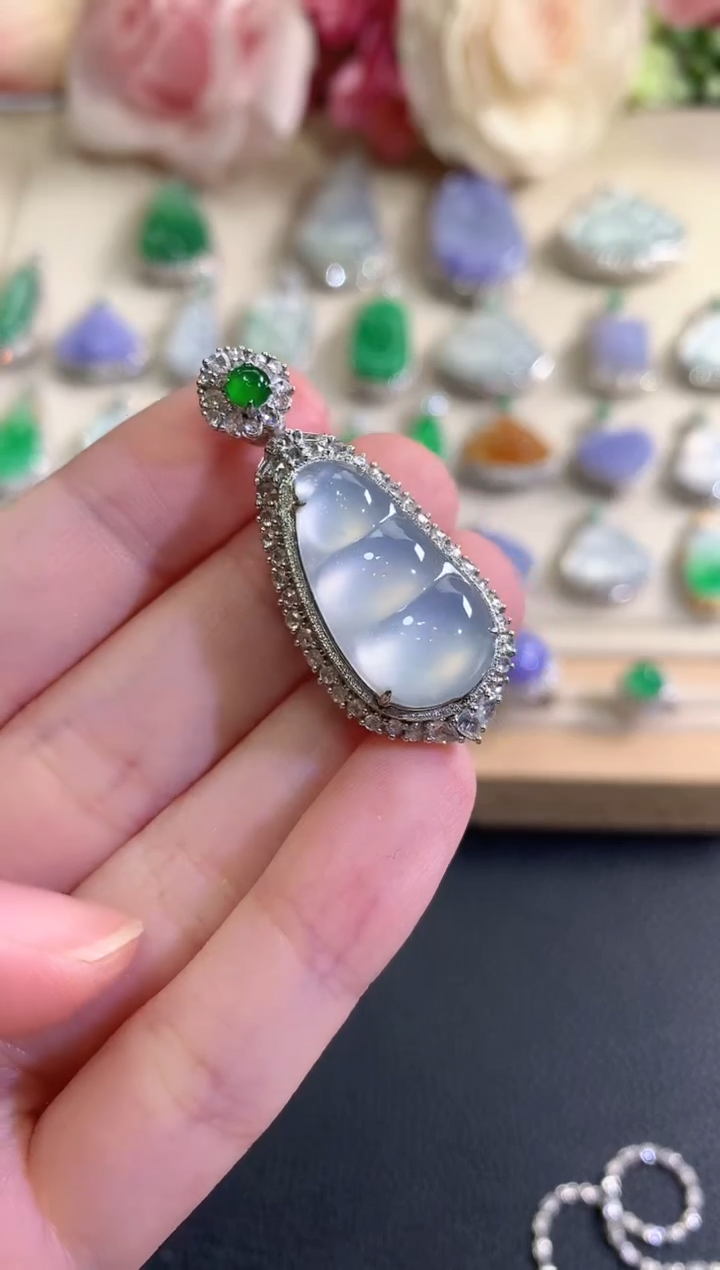 吊坠(不含链)18K金镶嵌翡翠冬日珠宝Q142