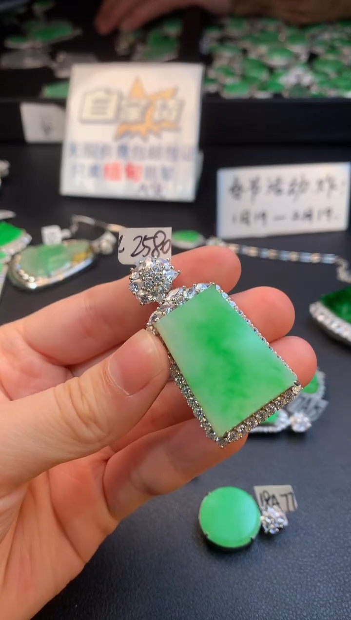 【闪购商品】翡翠颈饰银S925镶嵌翡翠