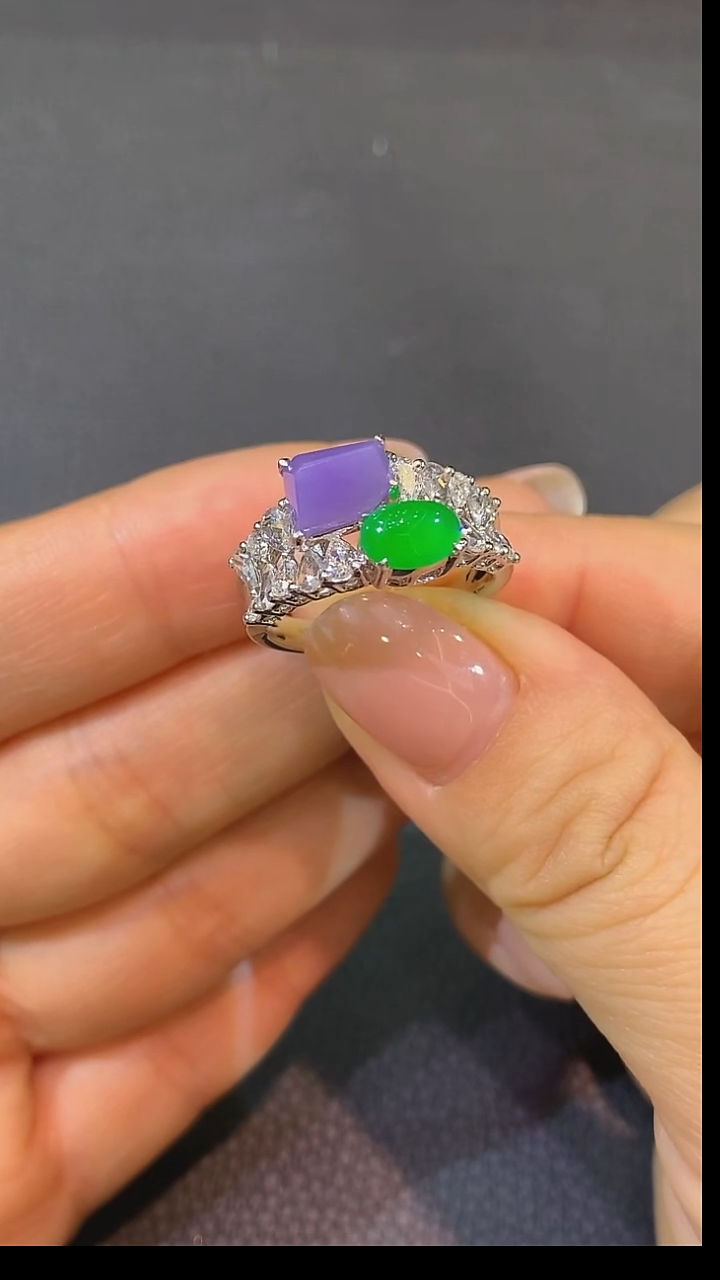 18K金镶嵌戒指翡翠戒指