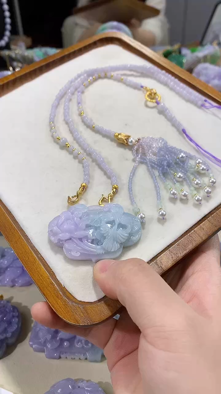 颈饰未镶嵌翡翠吊坠