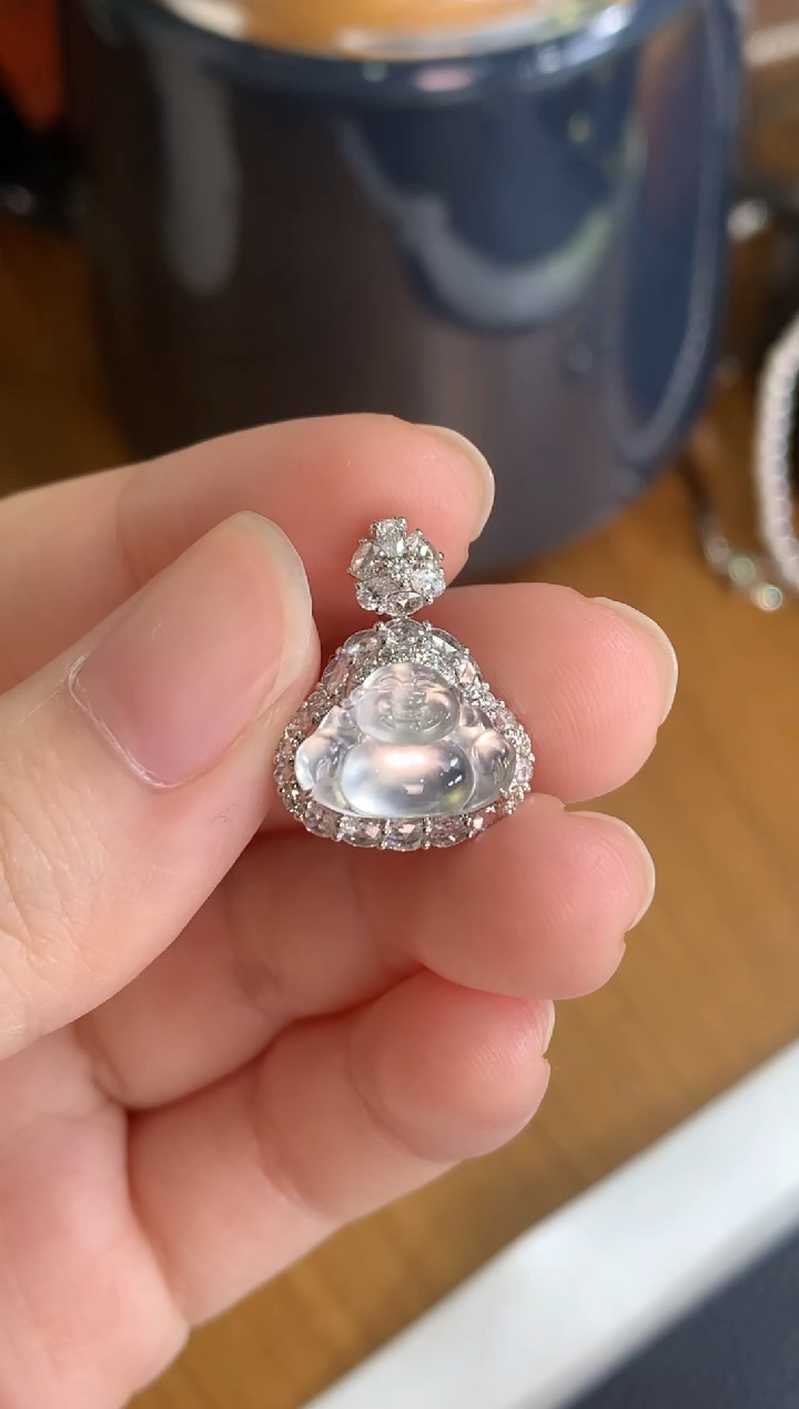 颈饰18K金镶嵌翡翠佛公