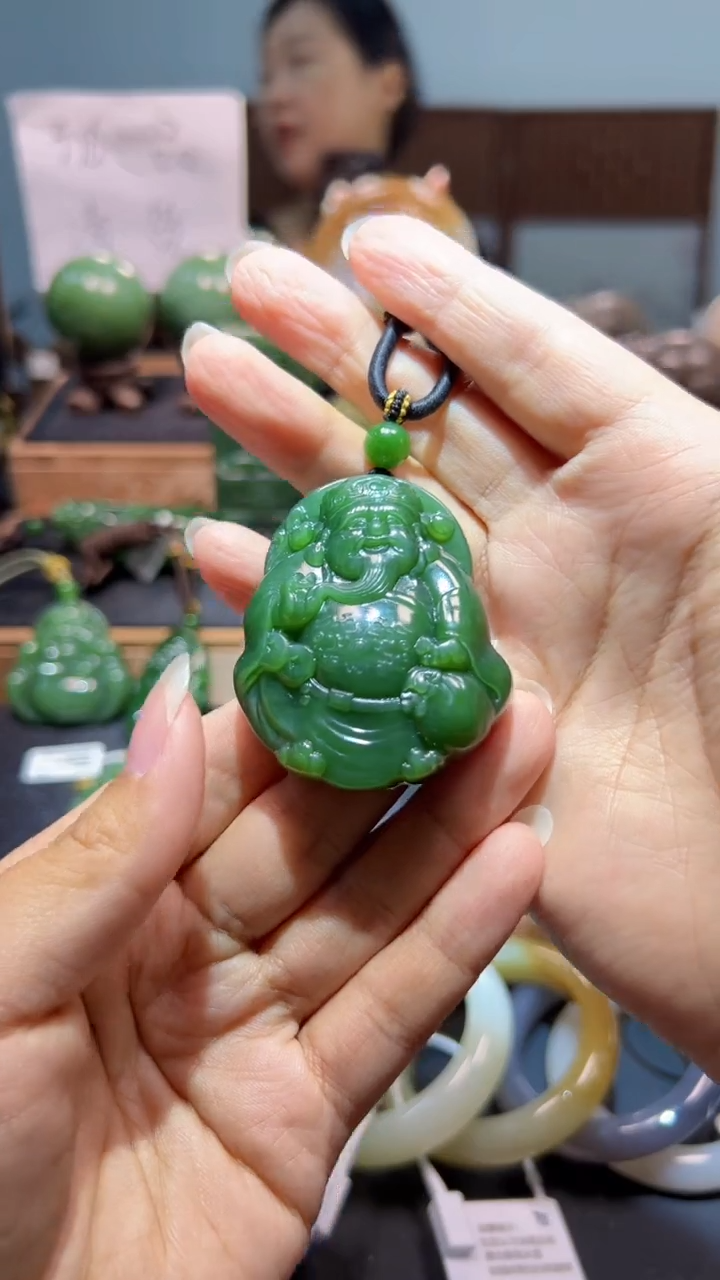 颈饰未镶嵌和田玉（碧玉）1