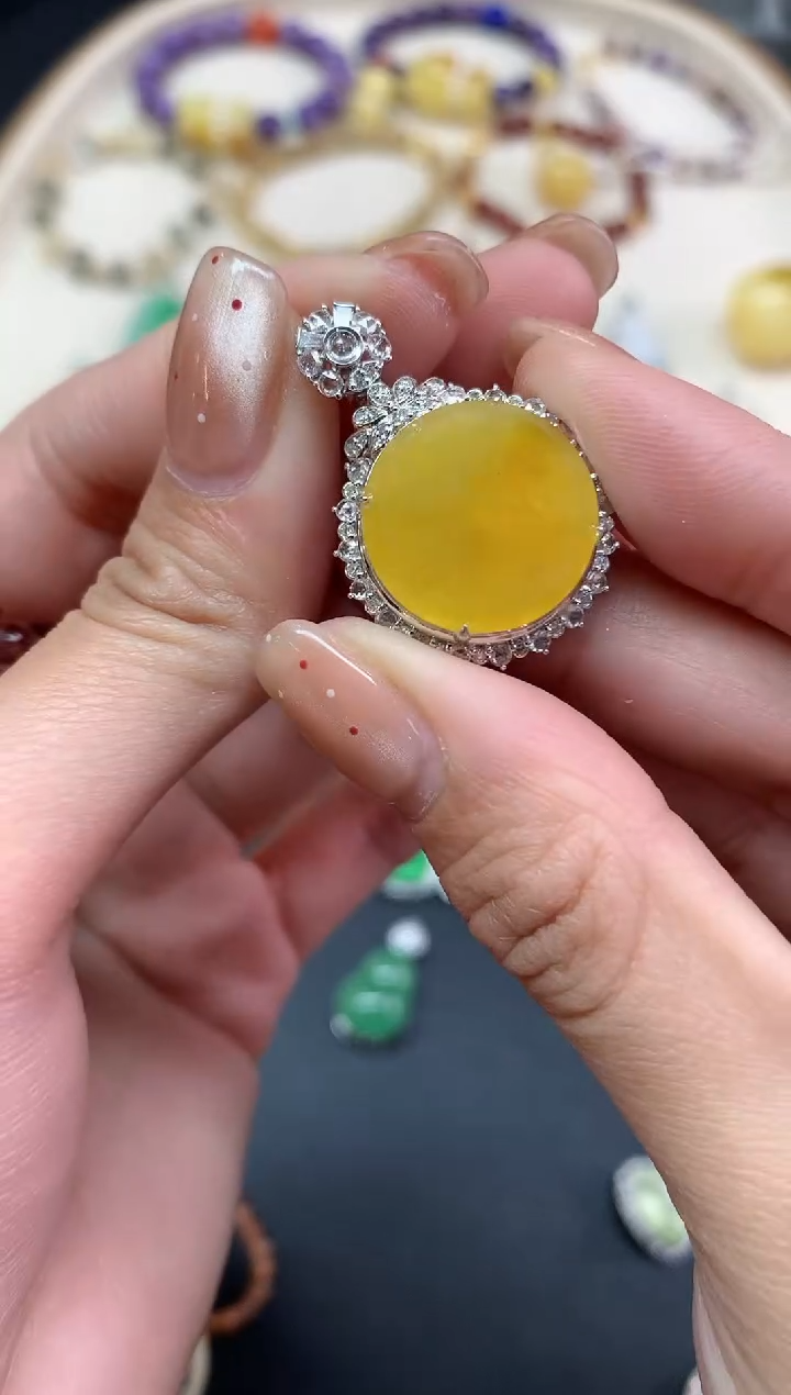 【闪购商品】翡翠吊坠(不含链)18K金镶嵌吊坠A439|25800