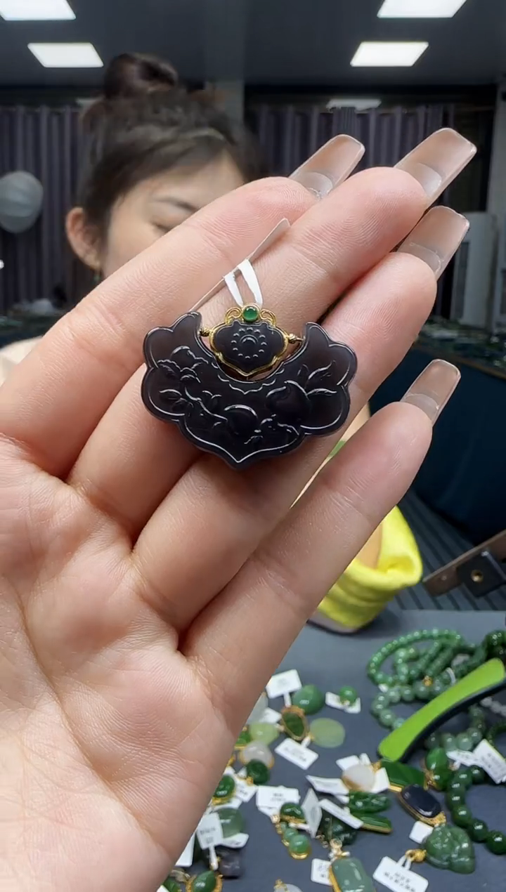 【闪购商品】和田玉挂件18K金镶嵌1