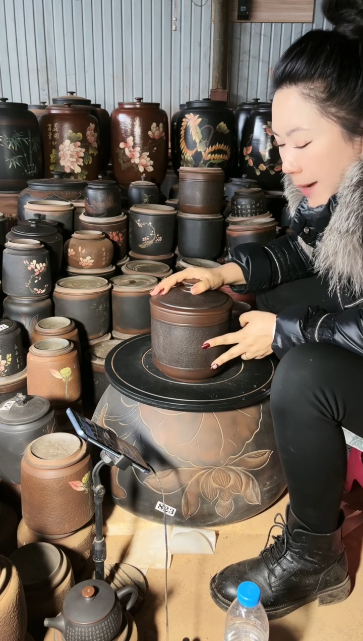 【闪购商品】壶瑕疵茶叶罐 变形皮革小五饼 855