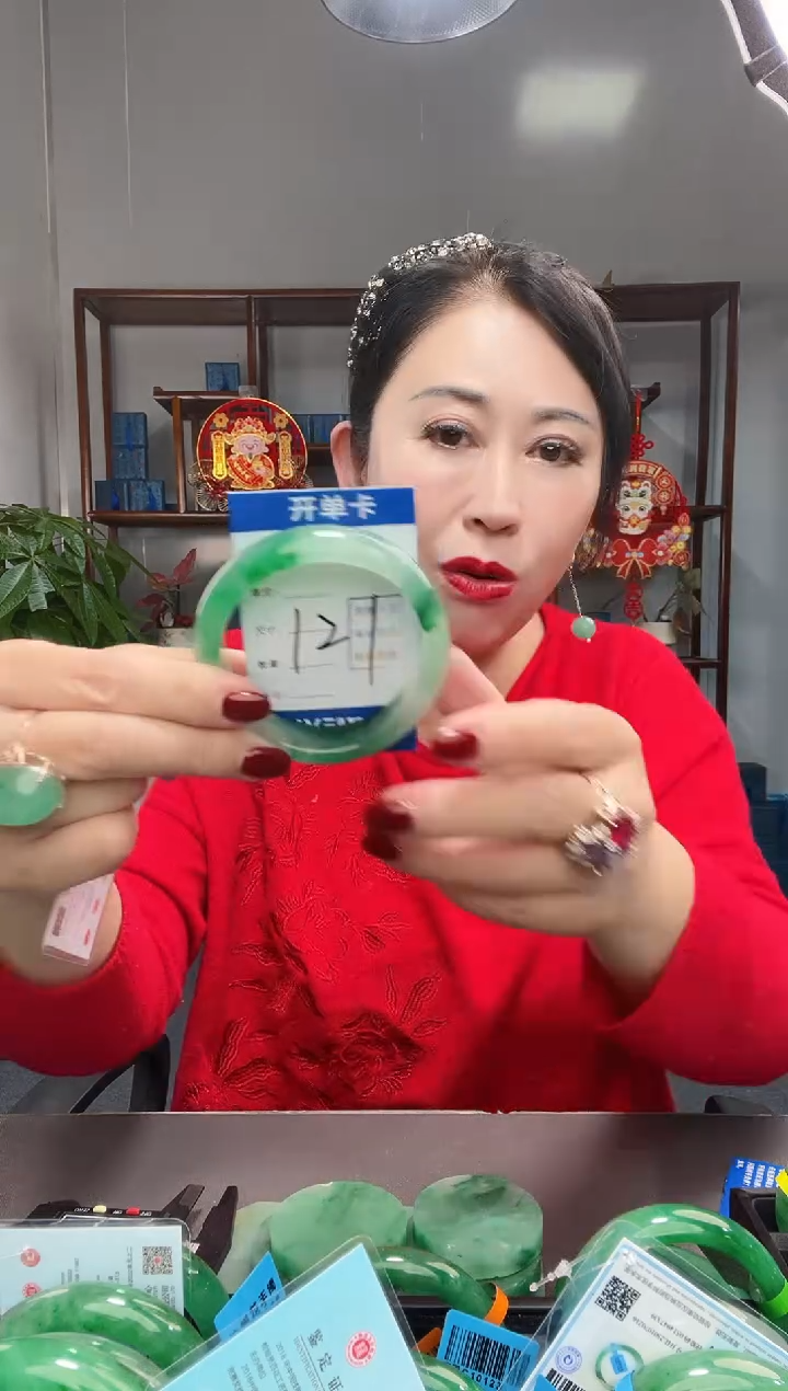 【闪购商品】石英质玉手镯未镶嵌非洲翠