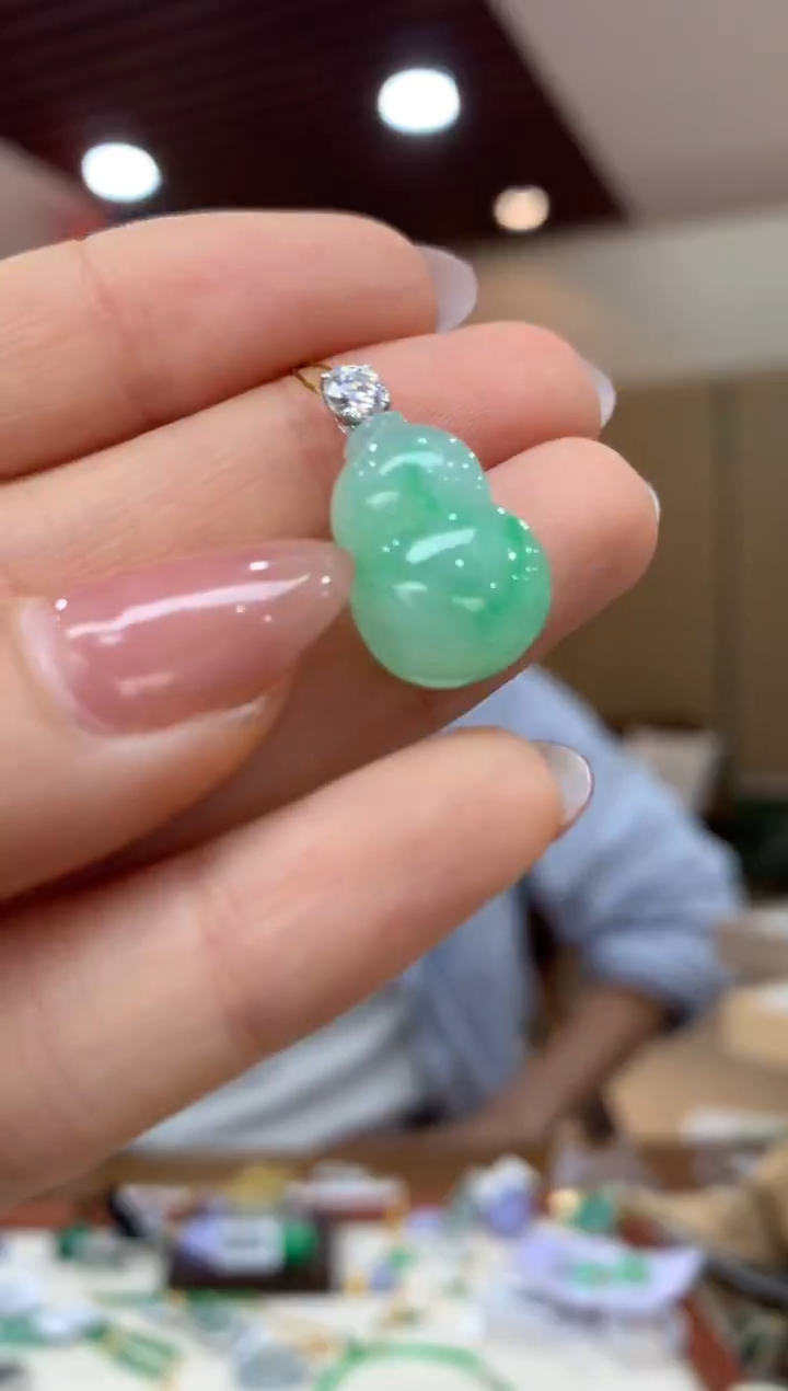 吊坠(不含链)18K金镶嵌翡翠葫芦