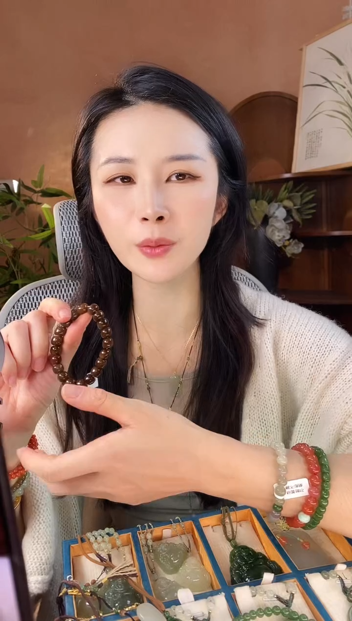 颈饰未镶嵌和田玉10MM直切糖玉手链