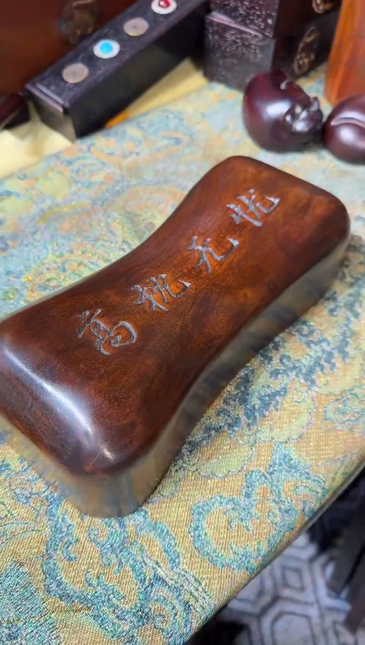 黄花梨/降香黄檀黄花梨字木枕