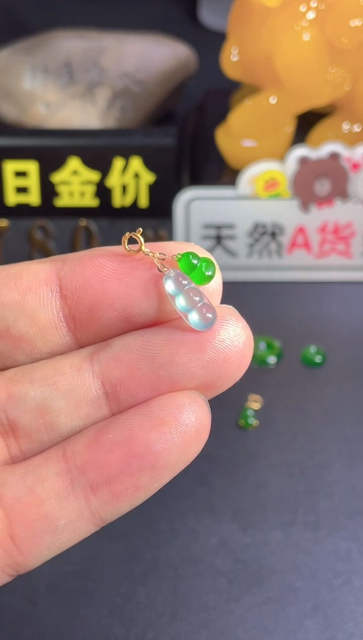 翡翠18K金镶嵌颈饰   