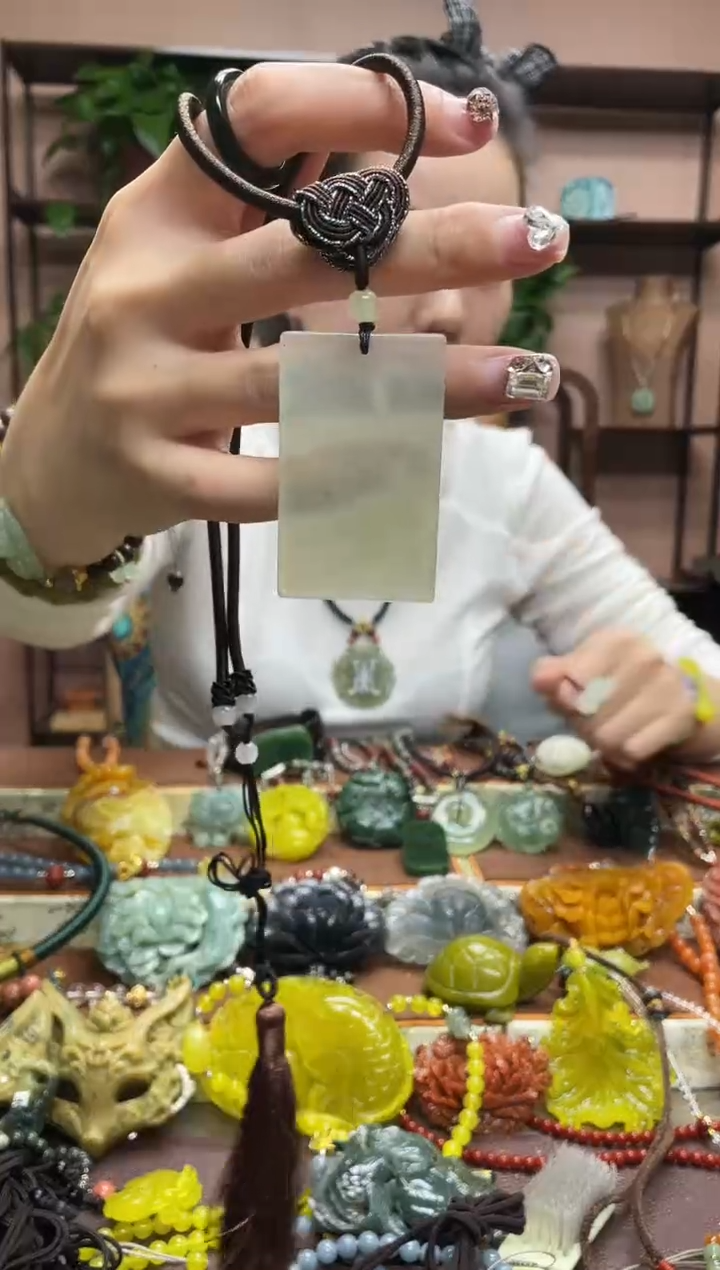 未镶嵌岫玉吊坠·