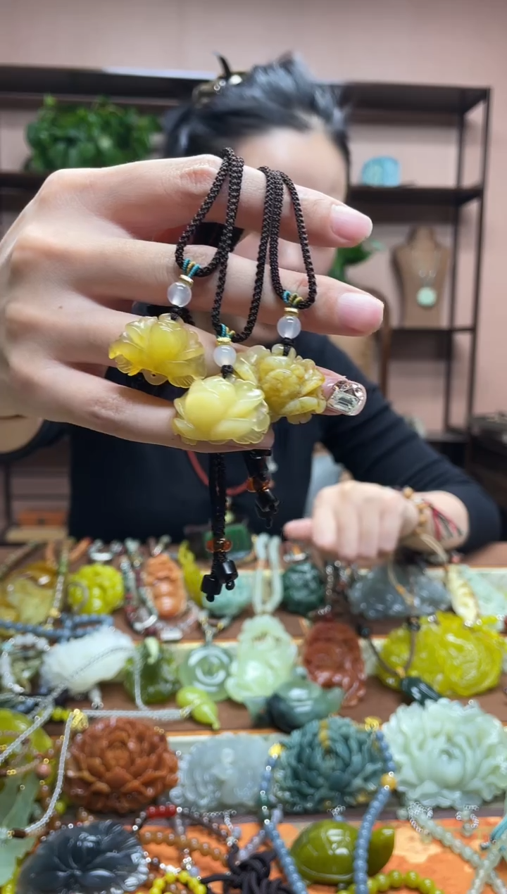 未镶嵌岫玉吊坠多样性发货发其中之一