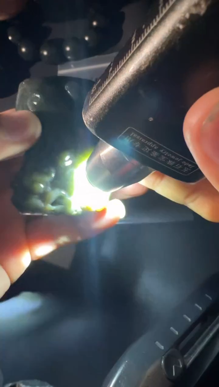 未镶嵌和田玉（糖玉）挂件和田玉