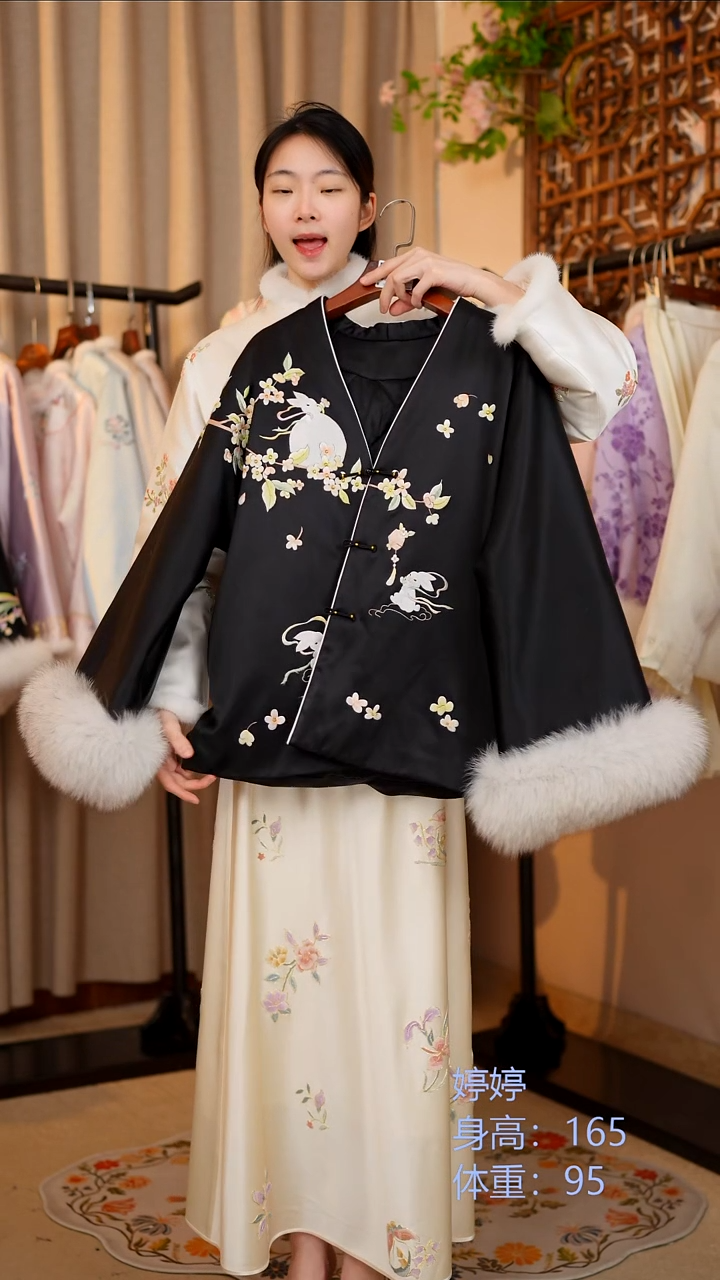 织绣黑色桑蚕丝冬款上衣