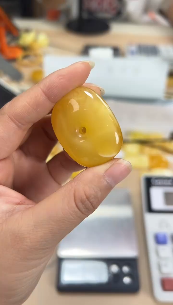 【闪购商品】琥珀裸石未镶嵌蜜蜡吊坠