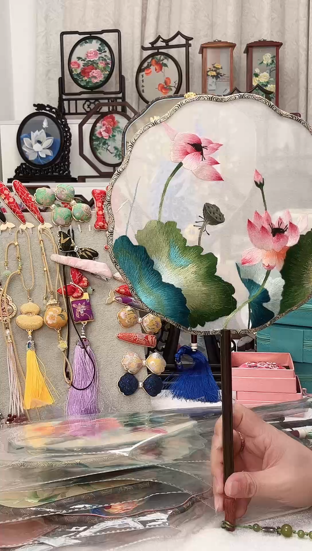 扇子苏绣作品手工团扇