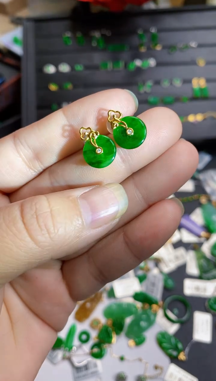 【闪购商品】翡翠颈饰18K金镶嵌耳钉