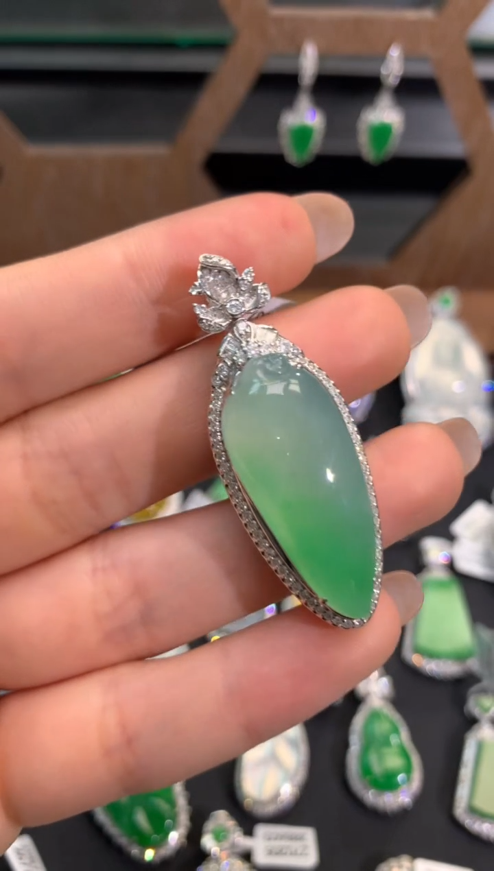 翡翠18K金镶嵌吊坠(不含链)吊坠