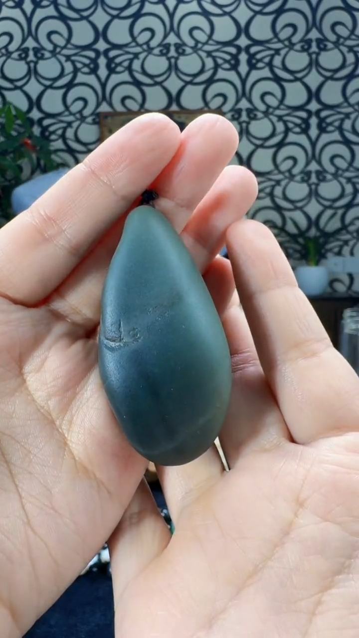 未镶嵌和田玉把件水滴型