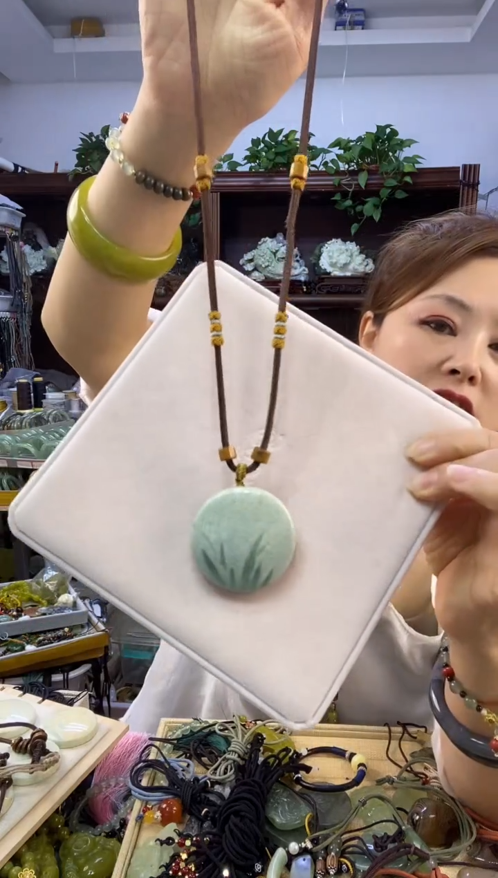 未镶嵌蛇纹石玉圆牌多样性随机发一