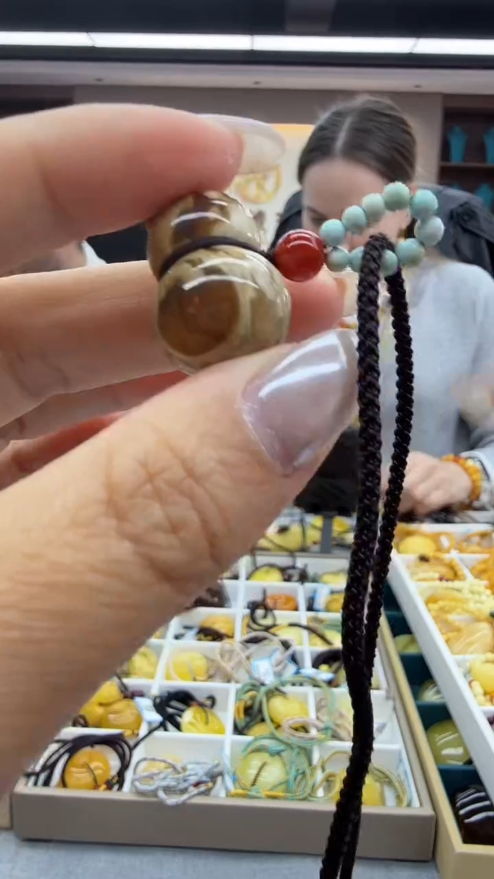 琥珀颈饰未镶嵌153秒拍号 假一罚三 