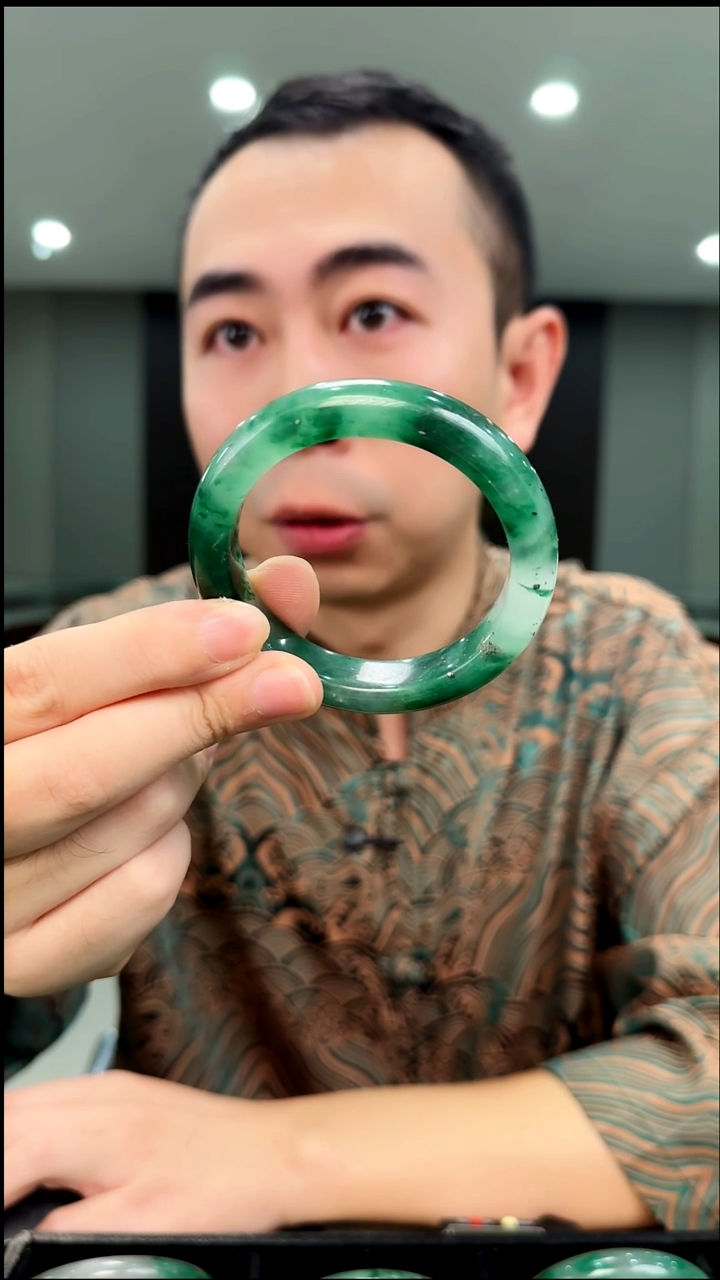 未镶嵌手镯石英质玉54.8