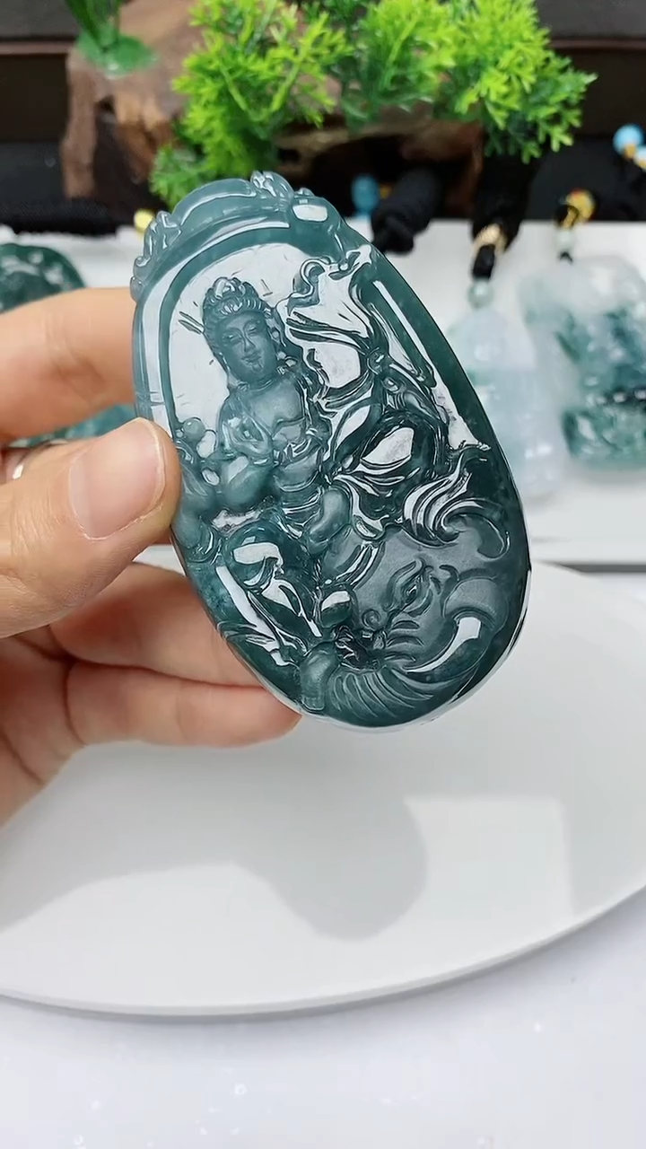 【闪购商品】翡翠颈饰未镶嵌         