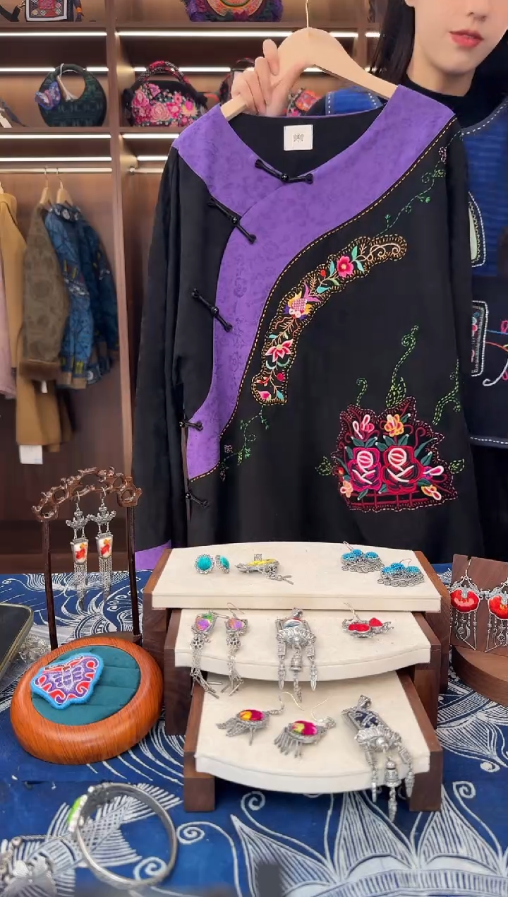 织绣如****呀L562黔东南苗族刺绣