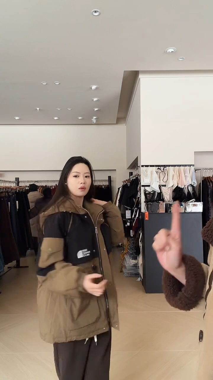 三元里-上衣冲锋衣