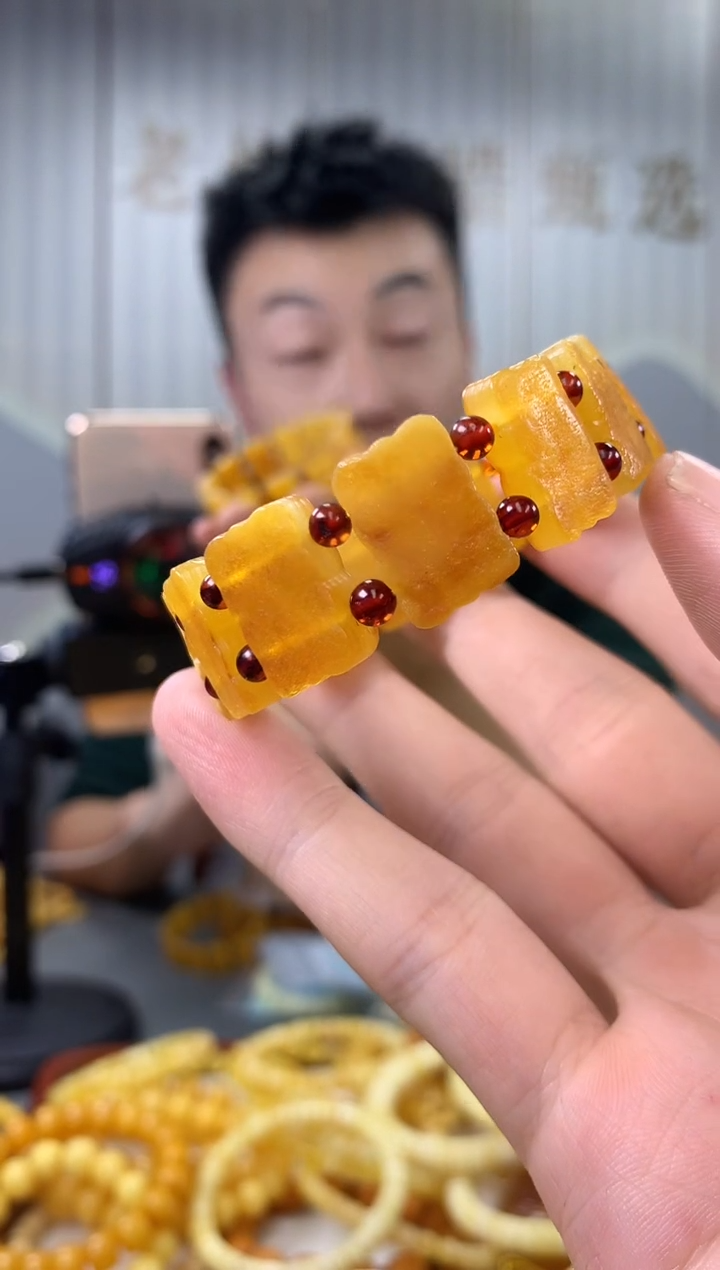 【闪购商品】琥珀裸石未镶嵌手串