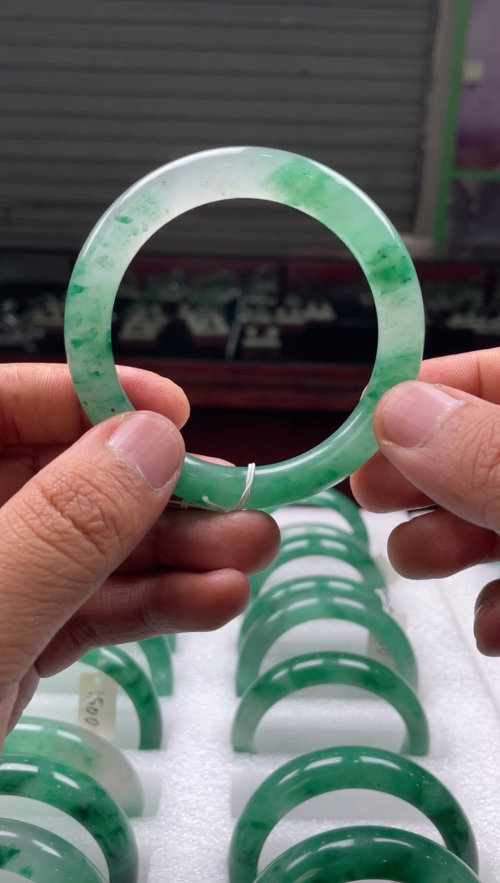 【闪购商品】石英质玉手镯未镶嵌手镯