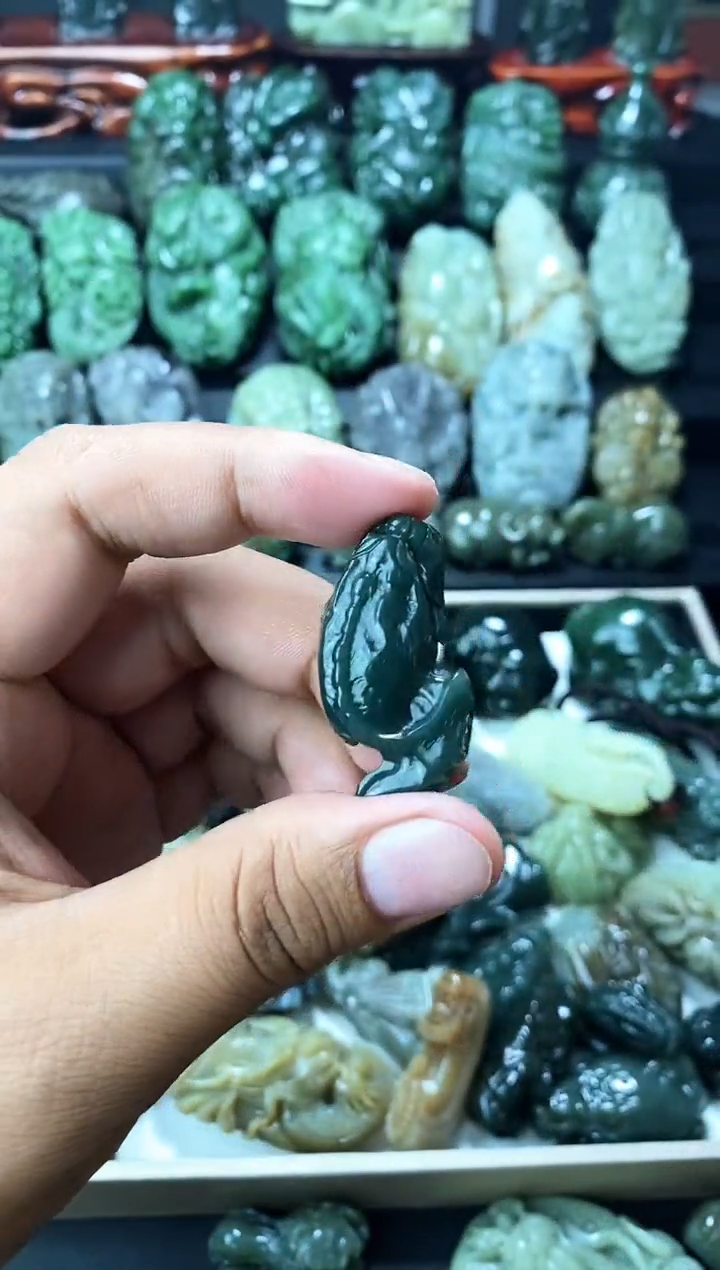 颈饰未镶嵌和田玉1