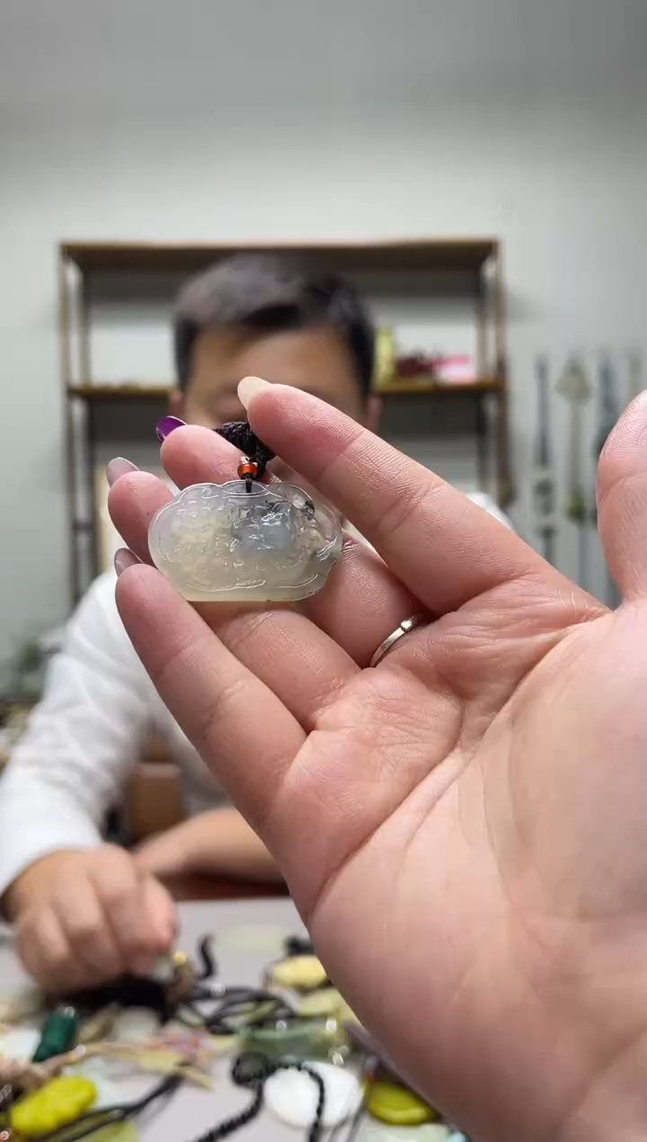 未镶嵌岫玉吊坠·