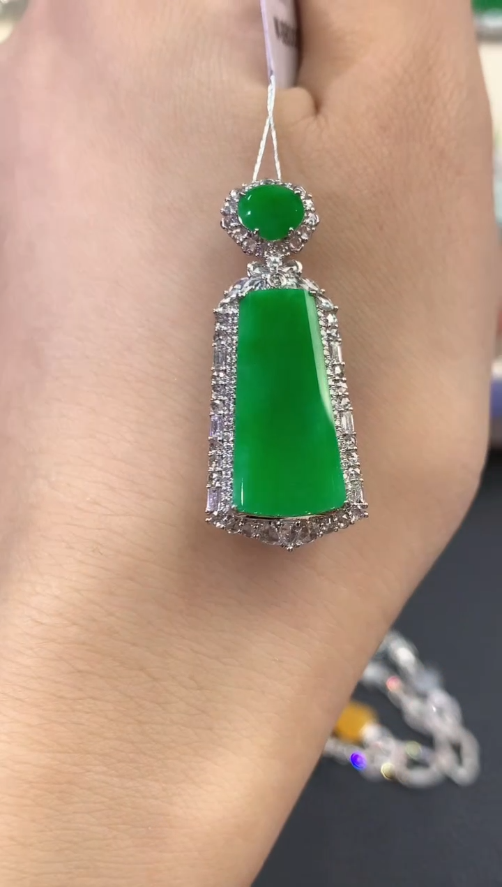 【闪购商品】翡翠吊坠(不含链)18K金镶嵌C48   