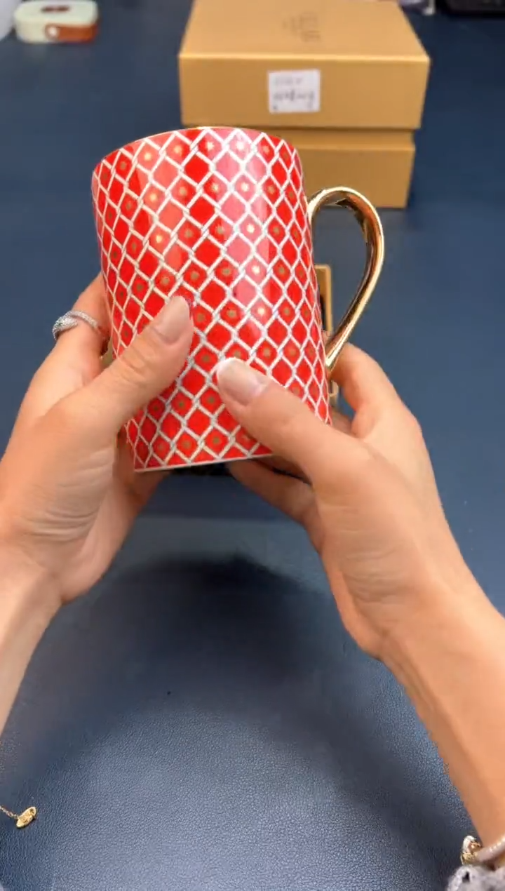 紫砂茶杯 正在放漏，快进来吧！H1637