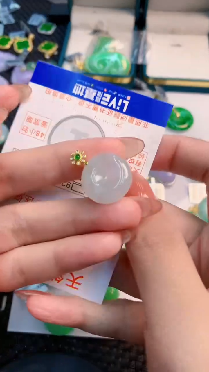 翡翠未镶嵌颈饰           1