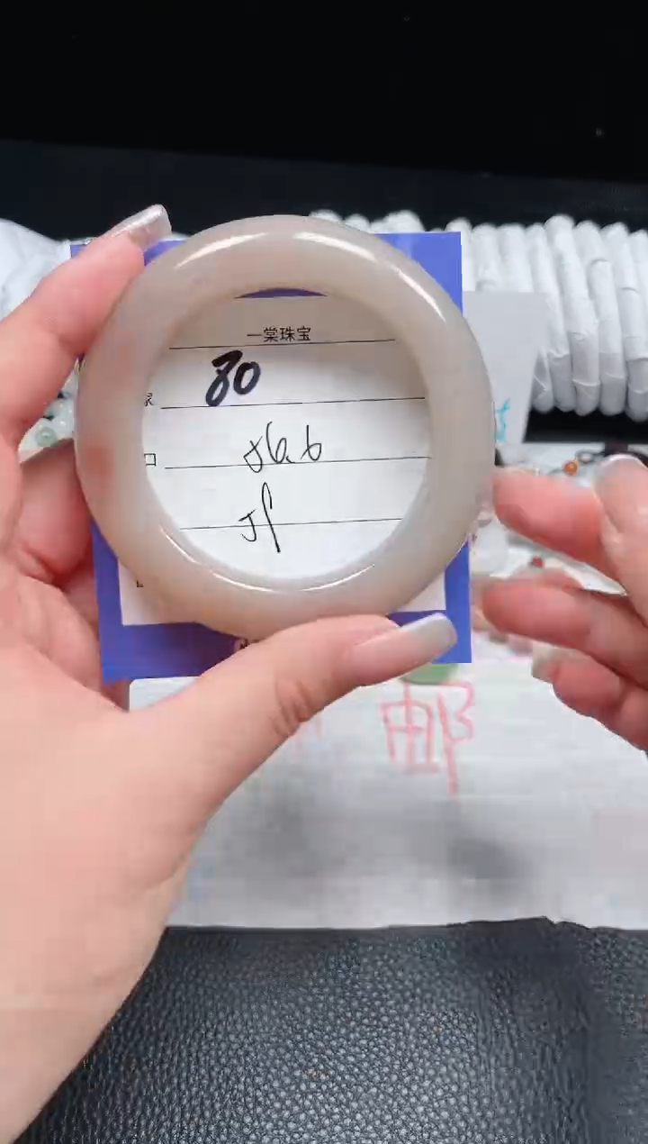 【闪购商品】石英质玉手镯未镶嵌80