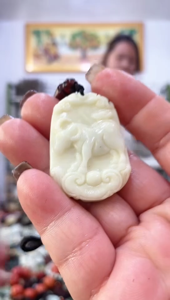 未镶嵌岫玉挂件 