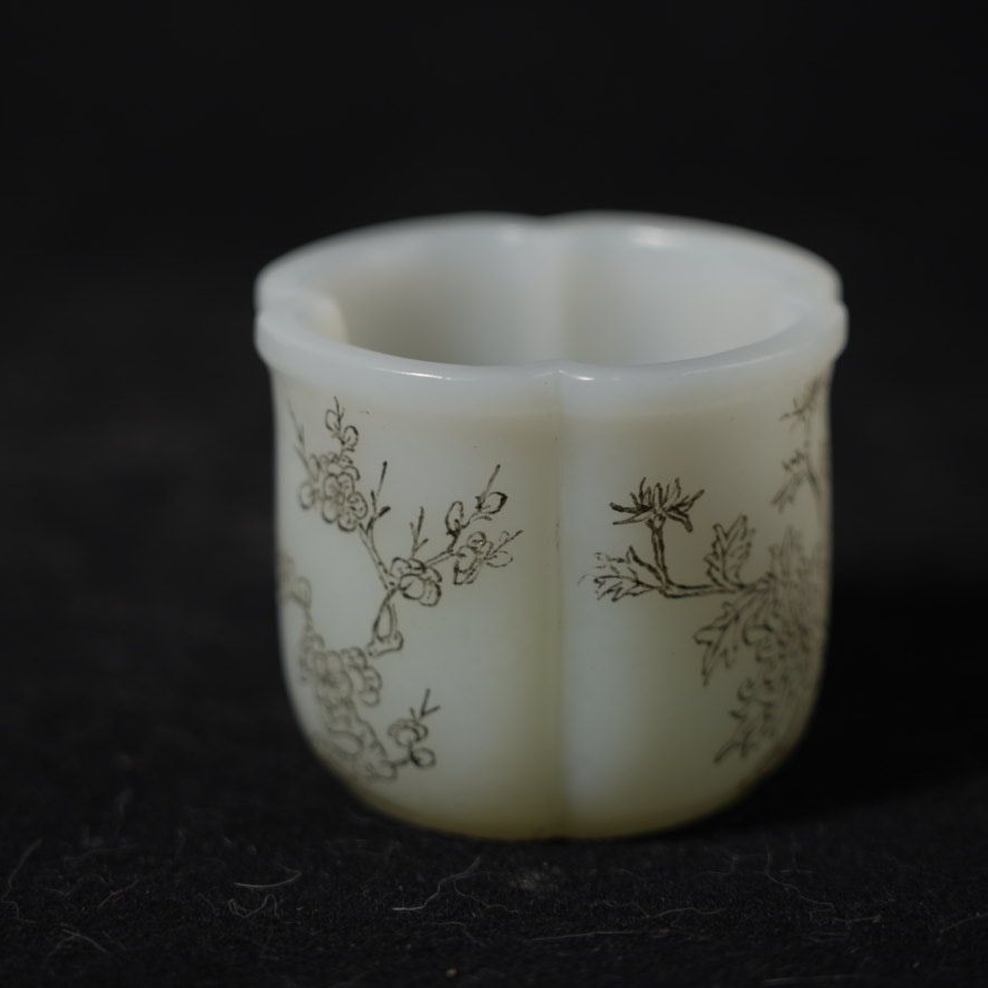 67G5 清 和田玉四君子花口杯