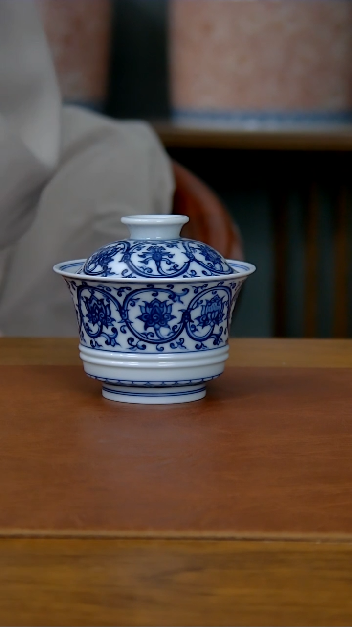 【闪购商品】陶瓷双线缠枝莲马蹄两才盖碗（气窑） 