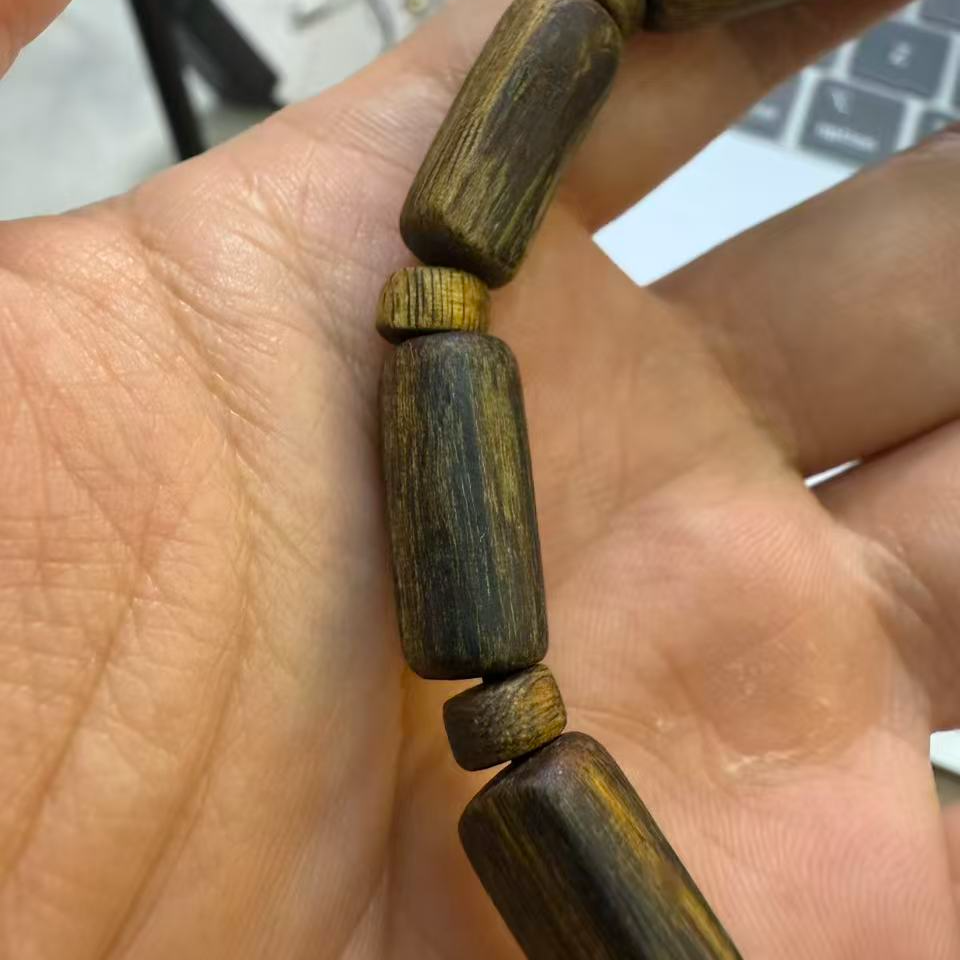 沉香【潼洲阁】瘤疤随型单圈手串多样性发一