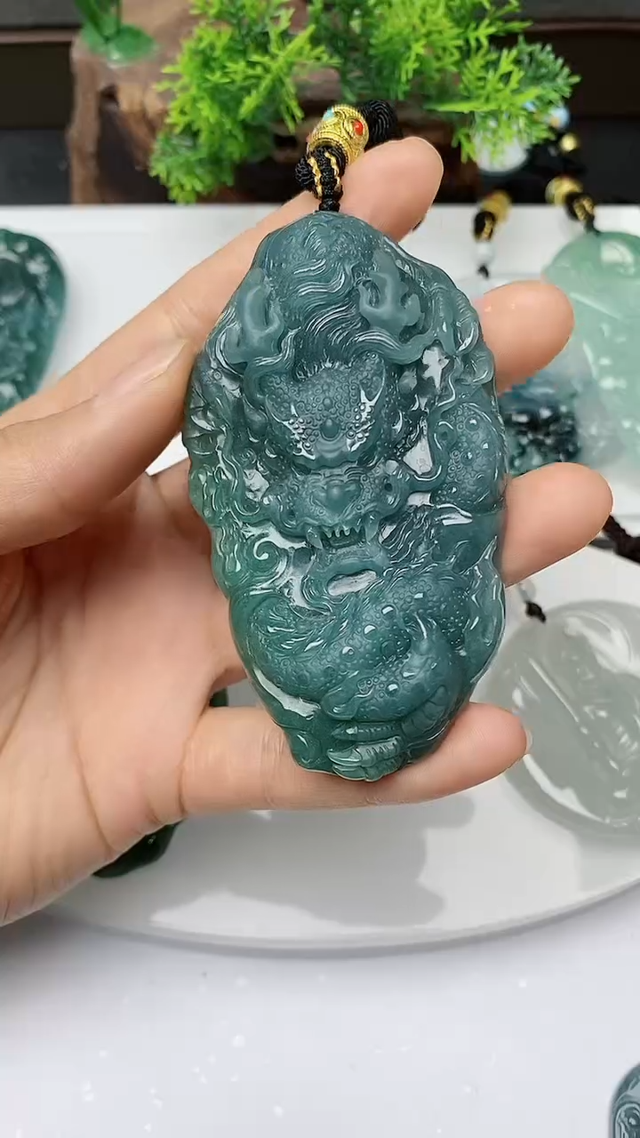 【闪购商品】翡翠颈饰未镶嵌         