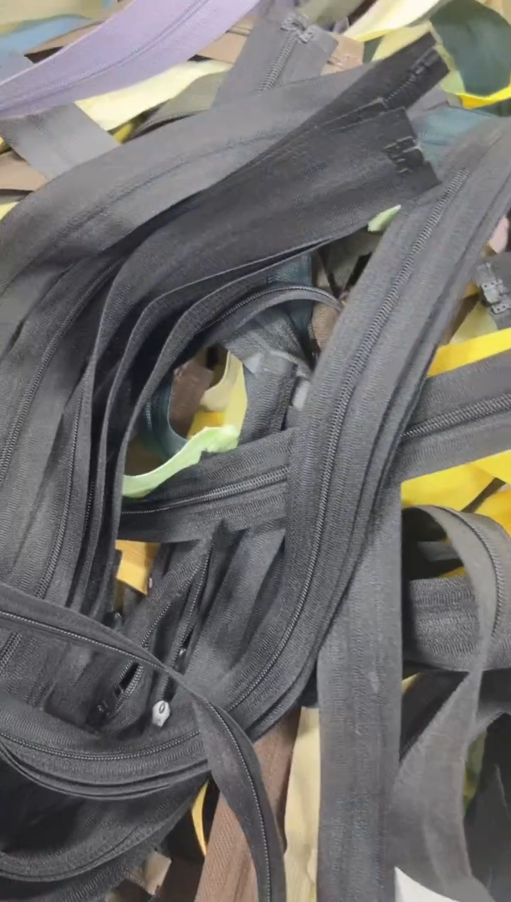 羽绒服帽子彩色拉链