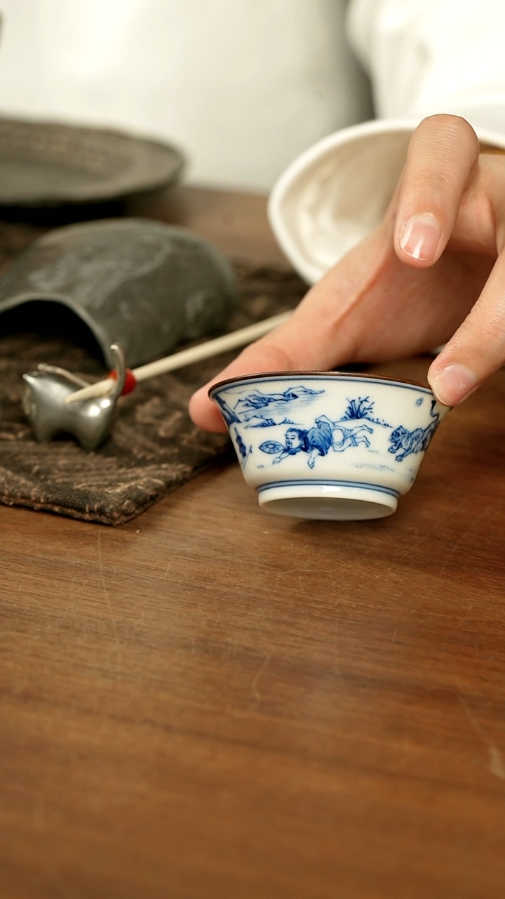 青花武松打虎...