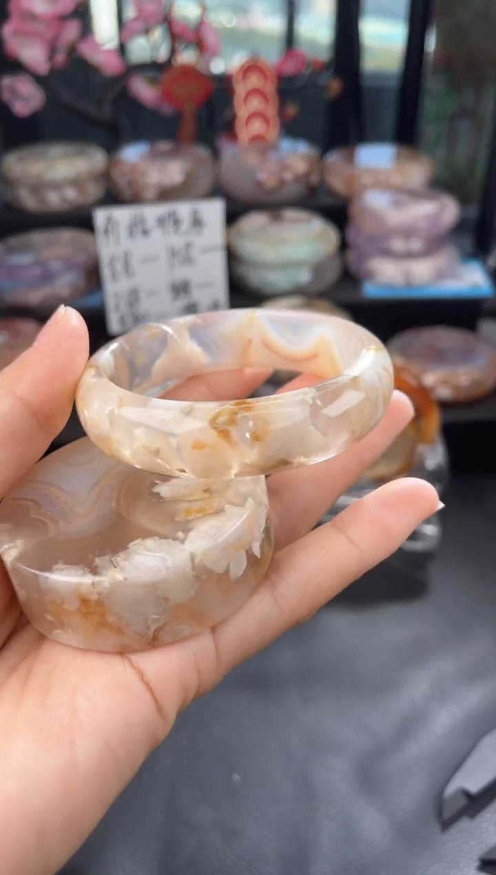 【闪购商品】石英质玉手镯未镶嵌58