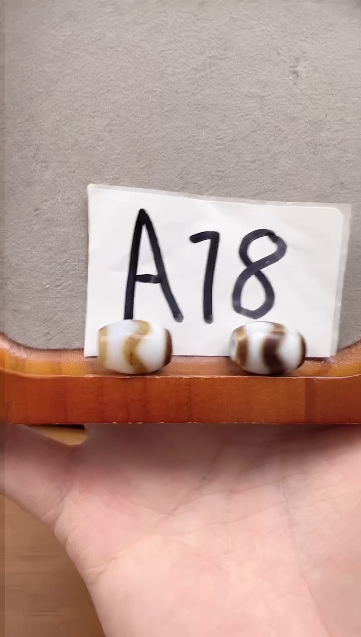 【闪购商品】玛瑙/玉髓吊坠(赠链)未镶嵌处理品虎牙